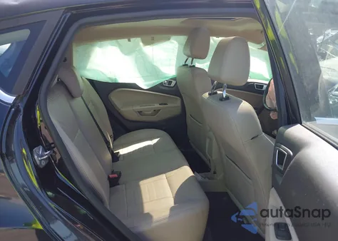 2017 Ford Fiesta Titanium z USA, uszkodzony, nr VIN 3FADP4FJ3HM123942